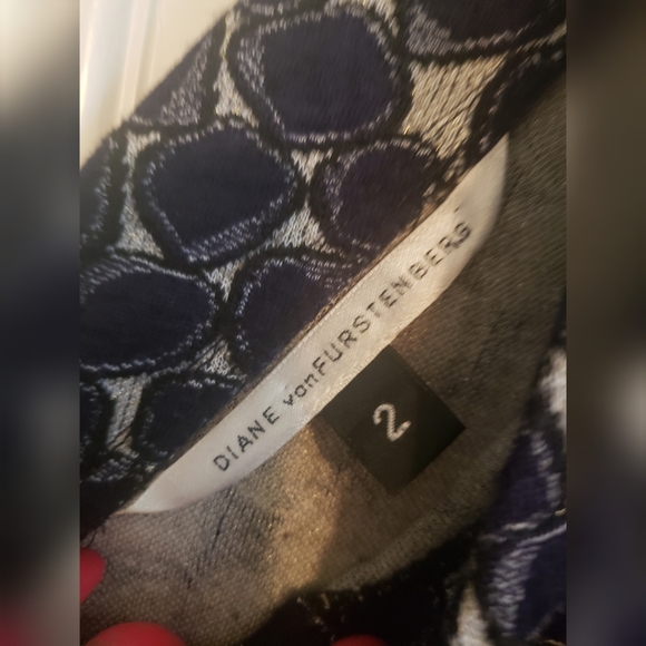 Diane von Furstenberg Navy & Grey Circle Print Sleeveless Shift Dress 2 - Picture 7 of 12